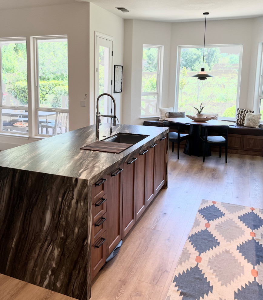 Transitional kitchen photo in Orange County