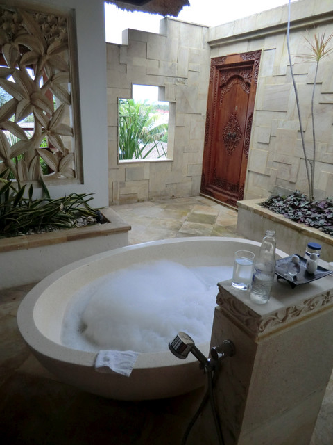 Bali Architectural Elements tropicale-stanza-da-bagno