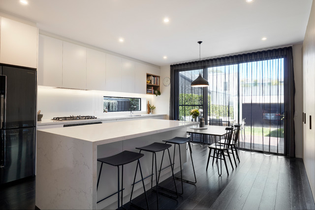 Monochromatic class contemporary-kitchen