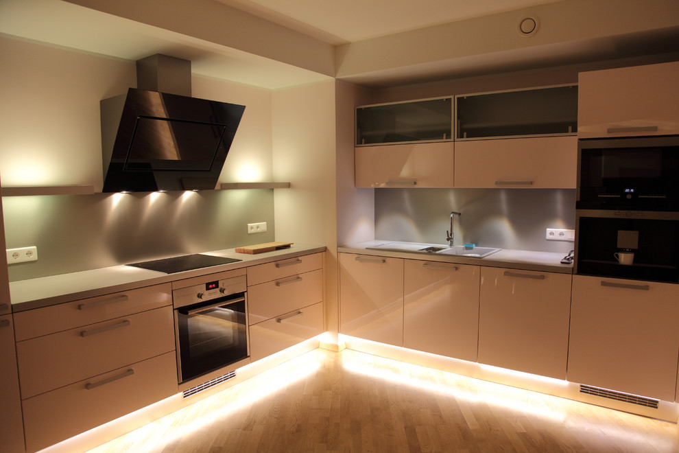 Kitchen - contemporary kitchen idea