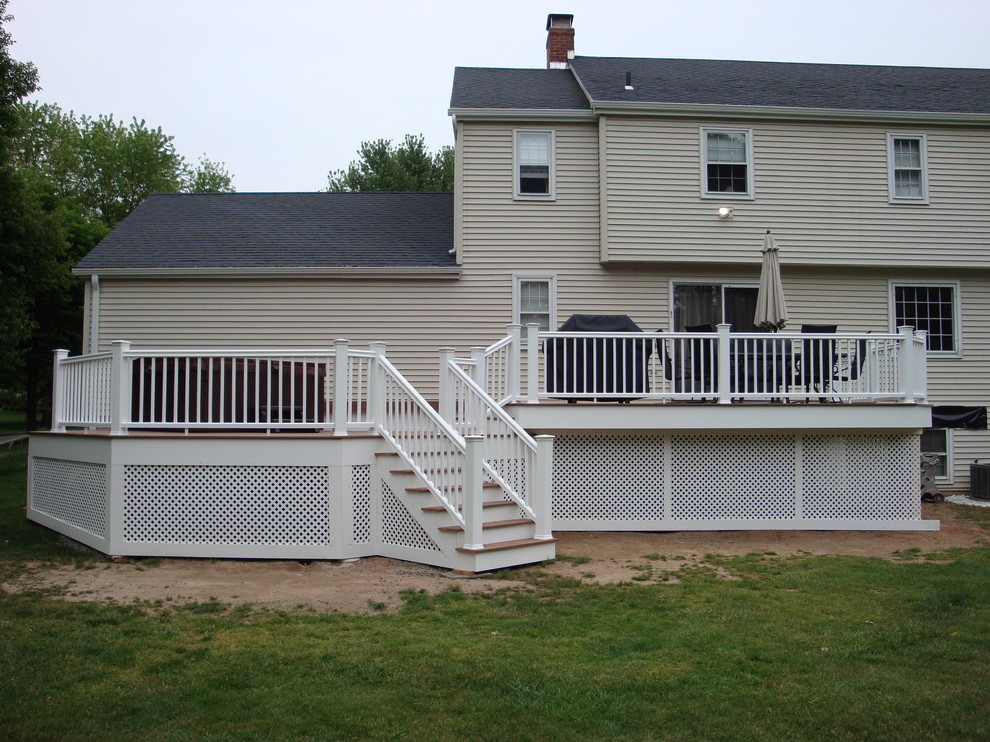 This is an example of a mid-sized traditional backyard deck in Bridgeport.