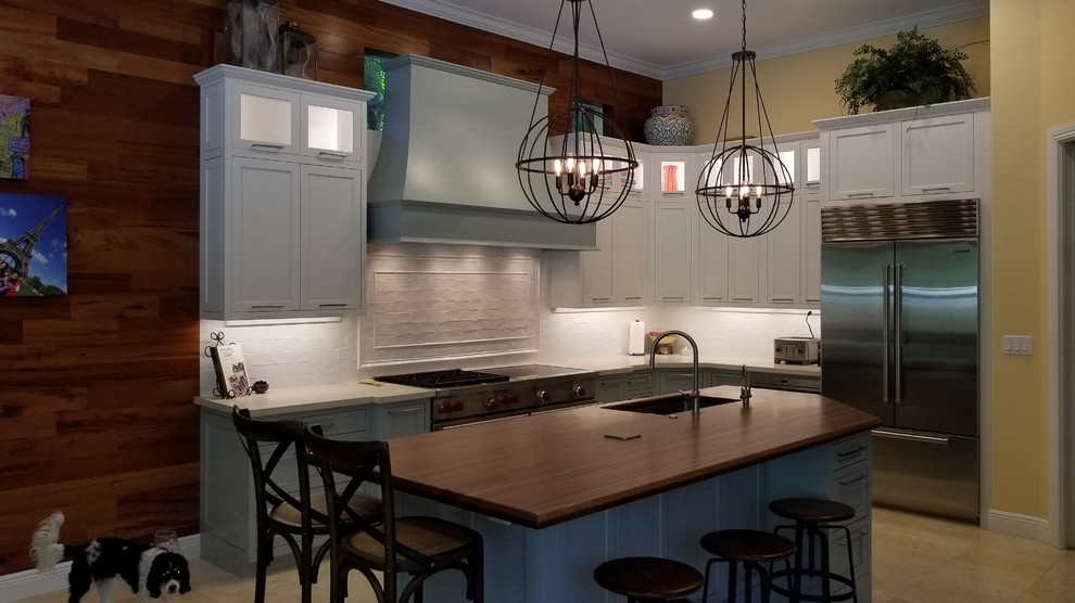 Kitchen - transitional kitchen idea in Miami