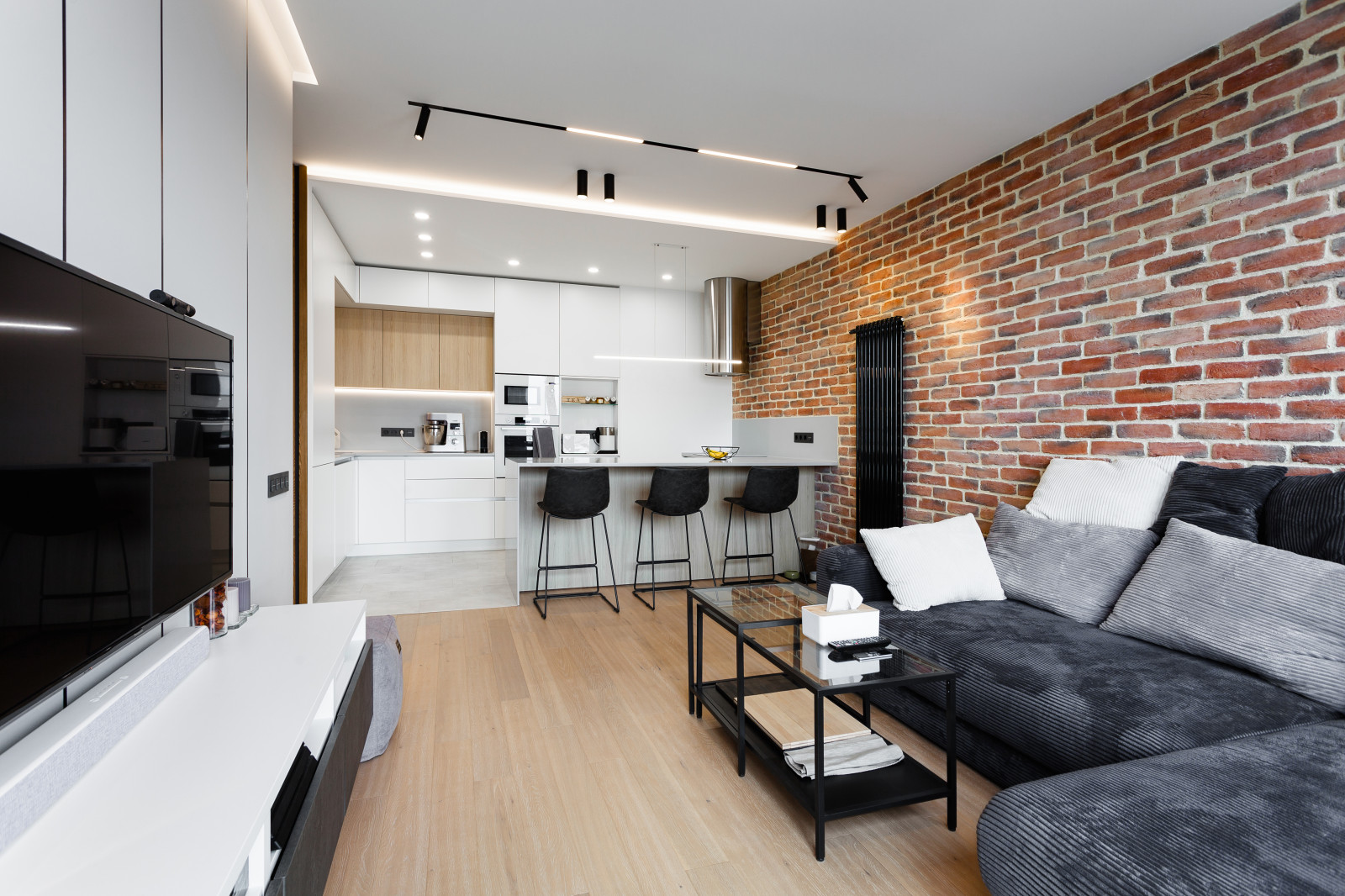 Сканди + лофт = уютная квартира для молодой семейной пары