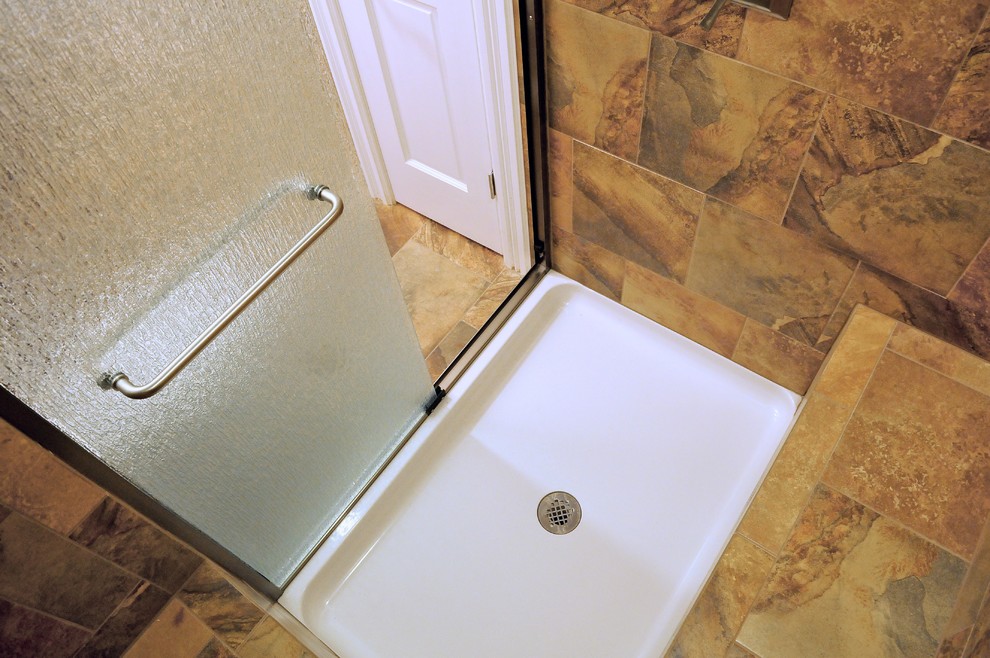 Inspiration for a transitional bathroom remodel in Chicago