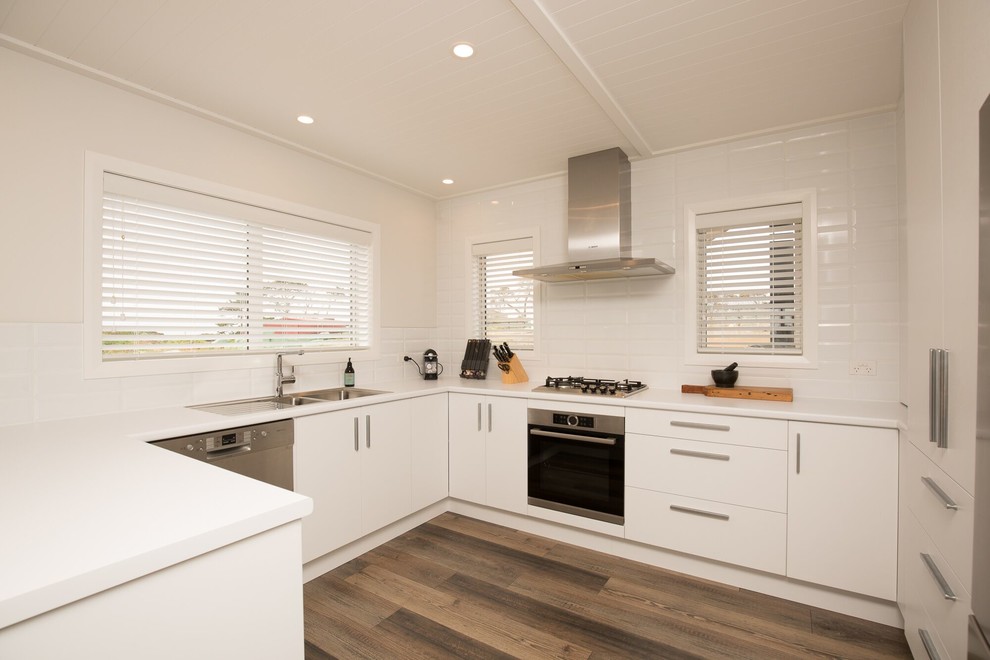 Design ideas for a country kitchen in Auckland.