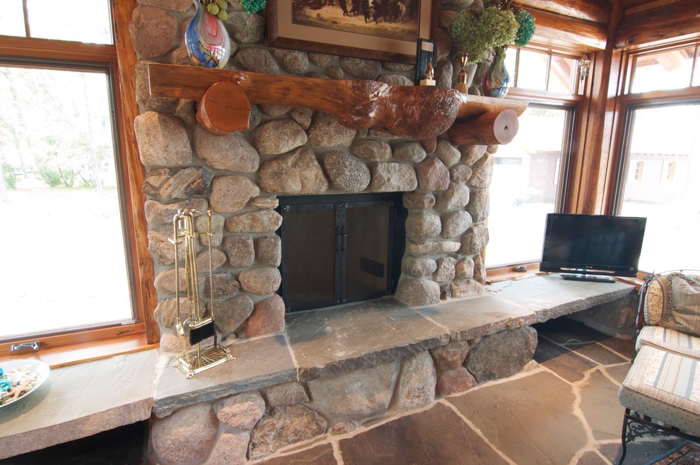 This is an example of a country family room in Minneapolis.
