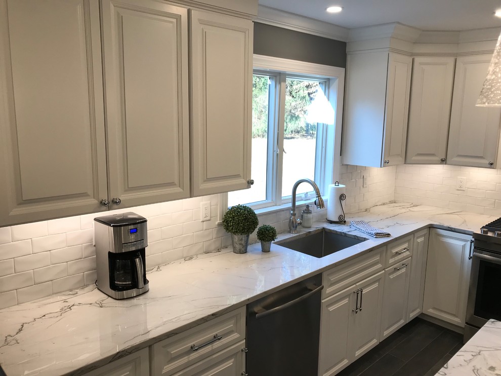 Transitional home design photo in New York