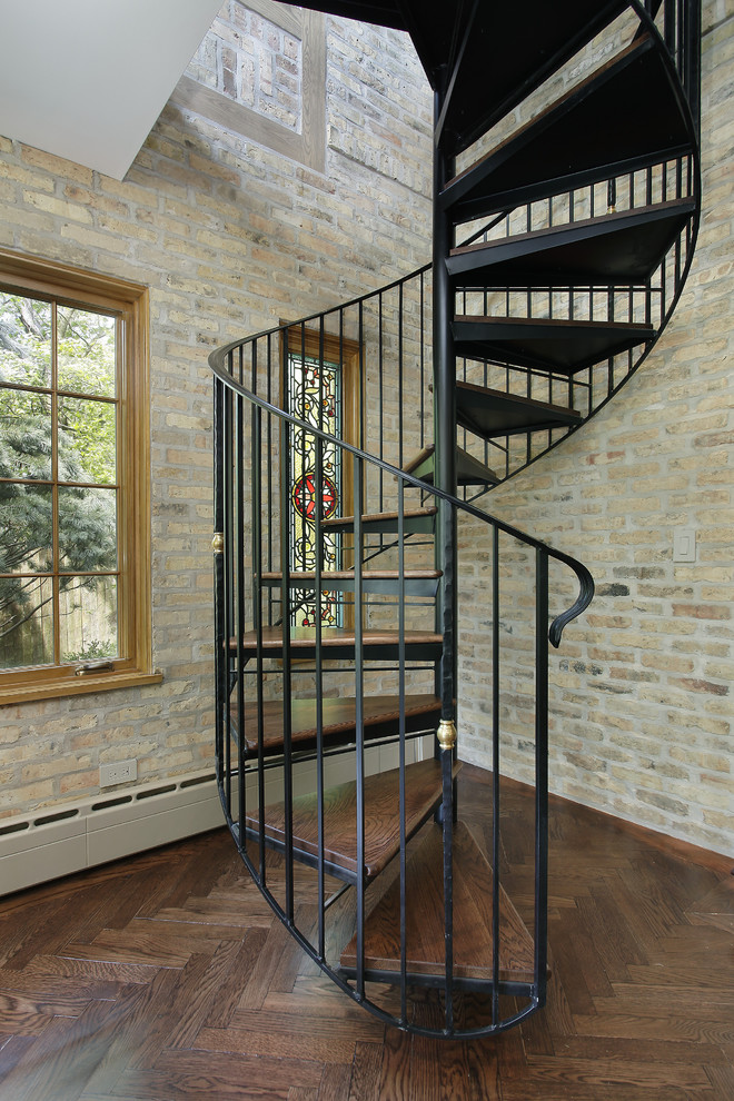 Design ideas for a traditional wood spiral staircase in Chicago with open risers.