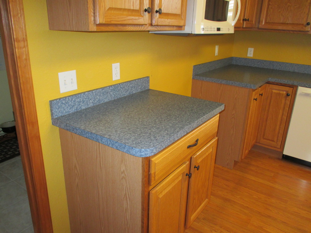 Inspiration for a timeless kitchen remodel with laminate countertops