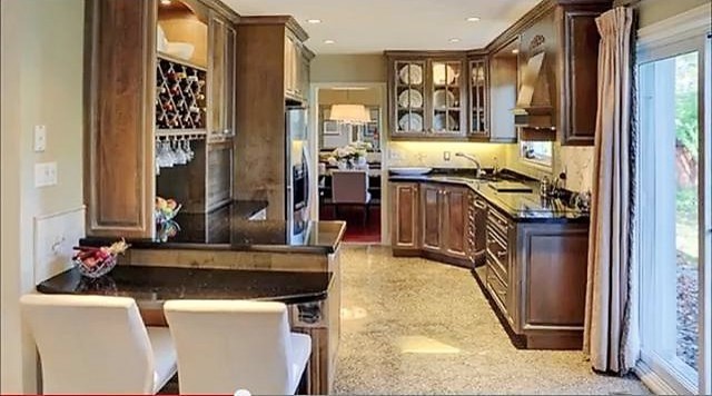 Inspiration for a transitional kitchen remodel in Toronto