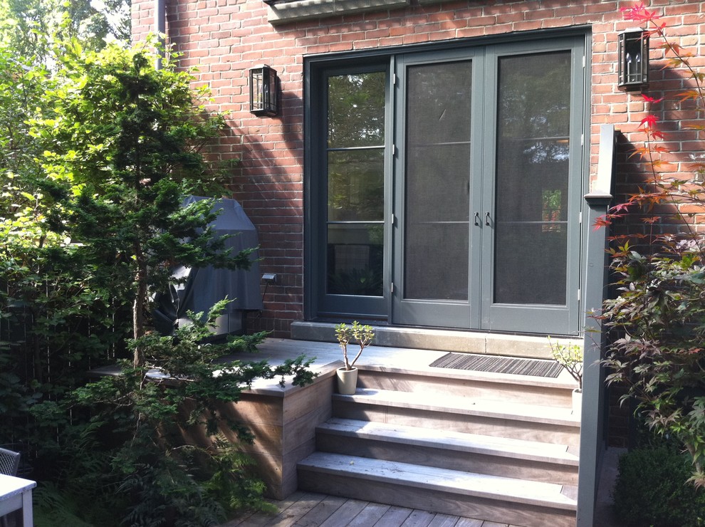 This is an example of a contemporary entryway in Toronto with a double front door.