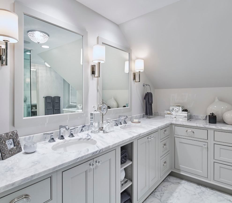 This is an example of a transitional master bathroom in Chicago.