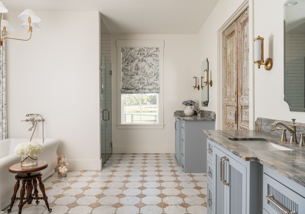Farmhouse bathroom photo in Houston