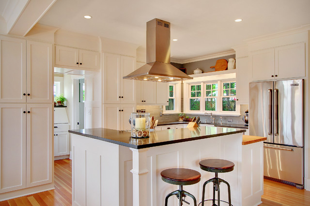 Green Lake Classic Craftsman traditional-kitchen