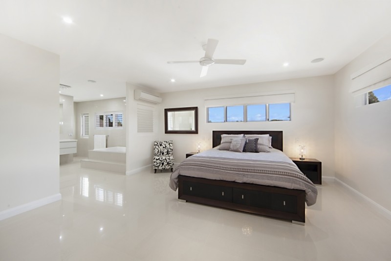 Inspiration for a contemporary bedroom in Townsville.
