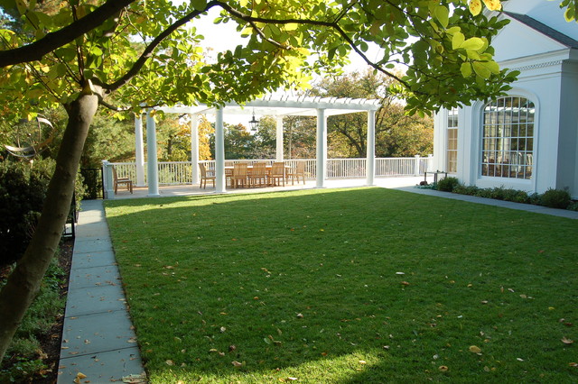 Chestnut Hill Garden traditional-garden
