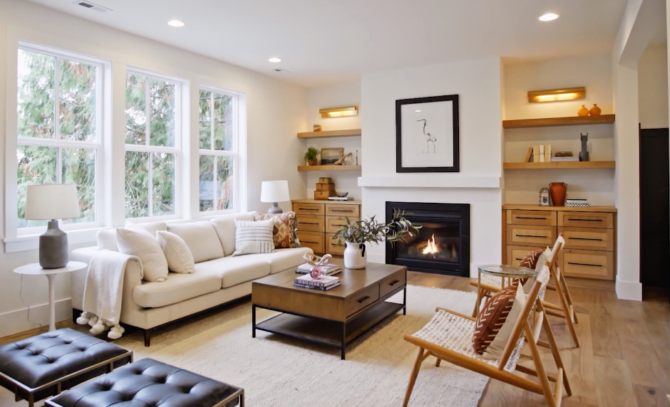 Example of a transitional home design design in Seattle