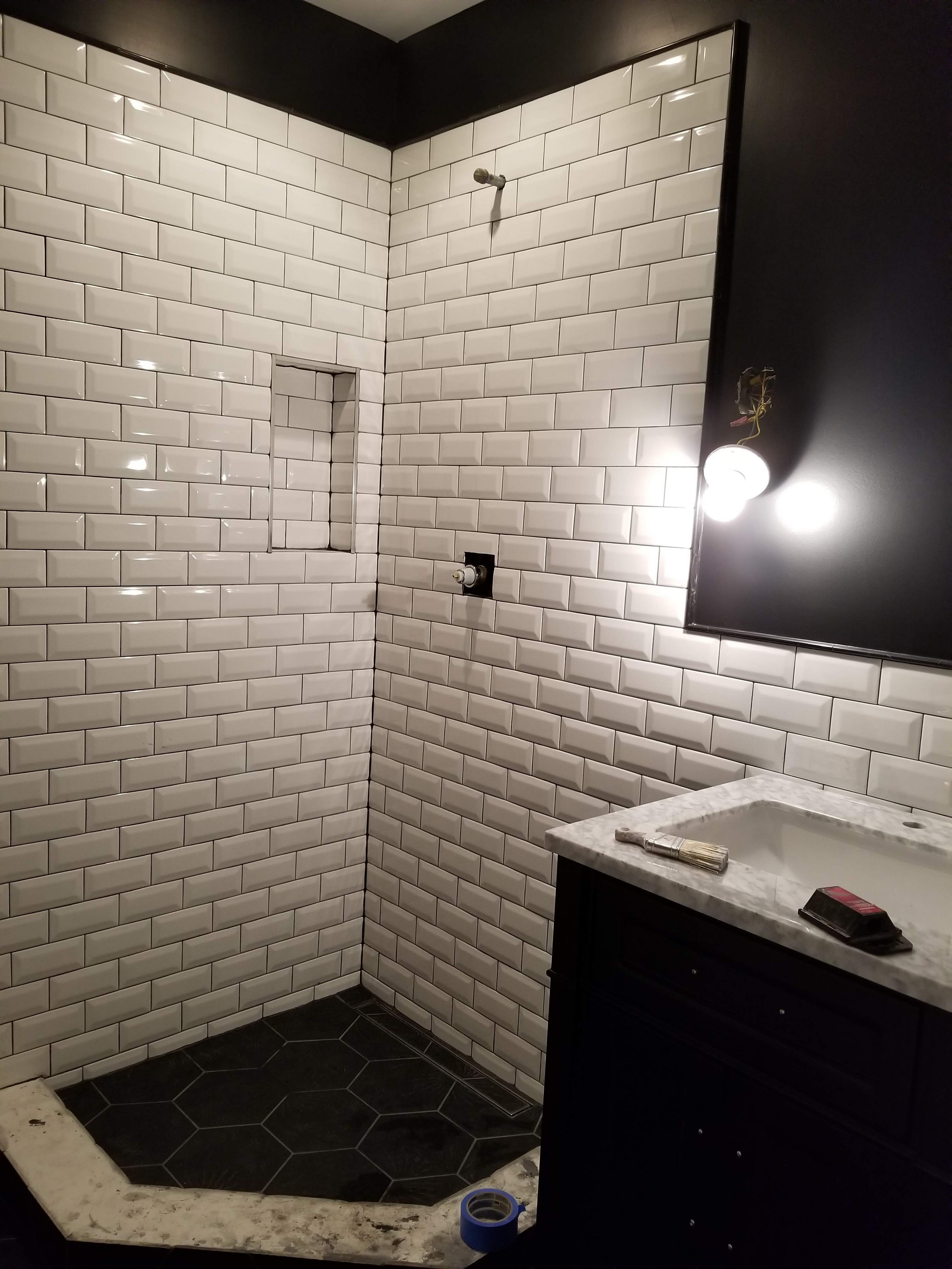 black and  withe  space saver  shower