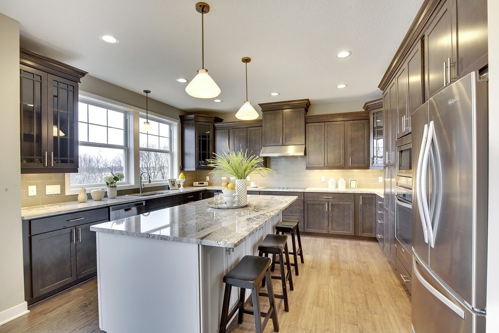 Kitchen - transitional kitchen idea in Minneapolis