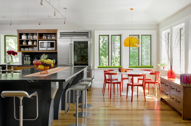 10 Reasons to Fall in Love With Red Dining Chairs