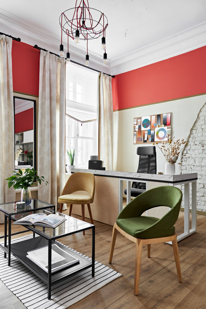 Inspiration for a small eclectic study room in Saint Petersburg with red walls, a freestanding desk and beige floor.