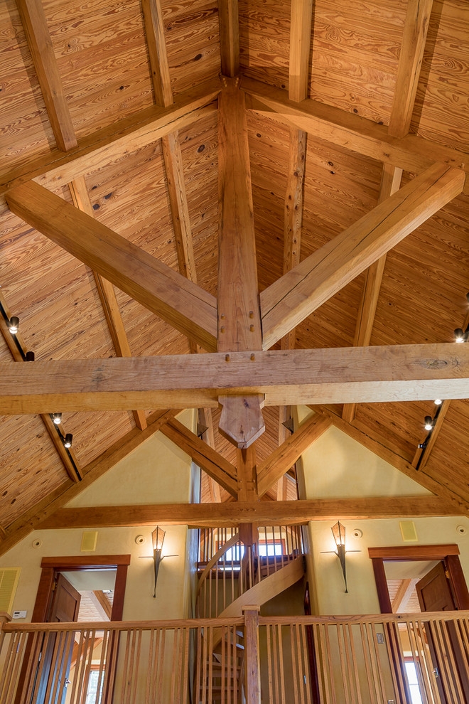 Example of a mid-sized mountain style wood railing balcony design