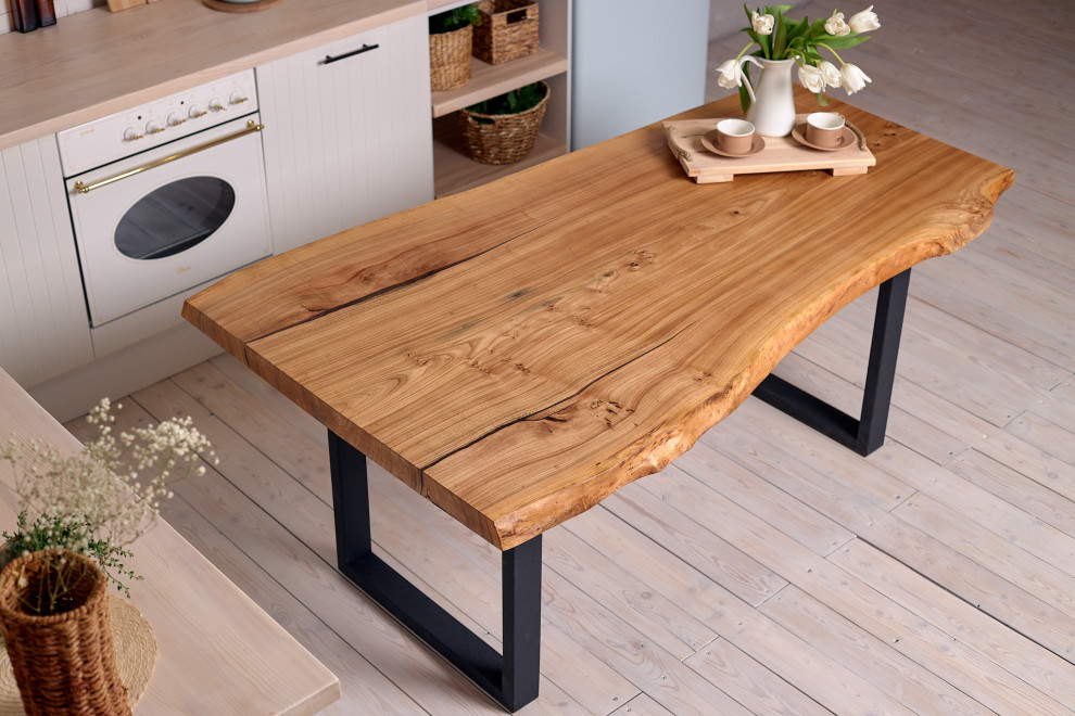 Обеденный стол из слэба карагача