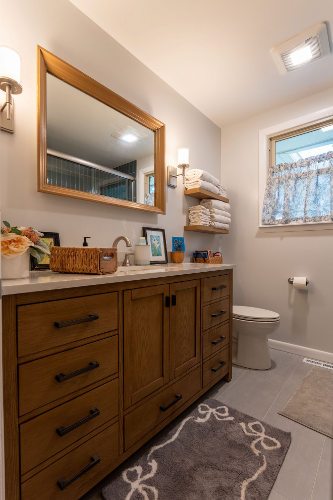 Charming Indian Lake Bathroom