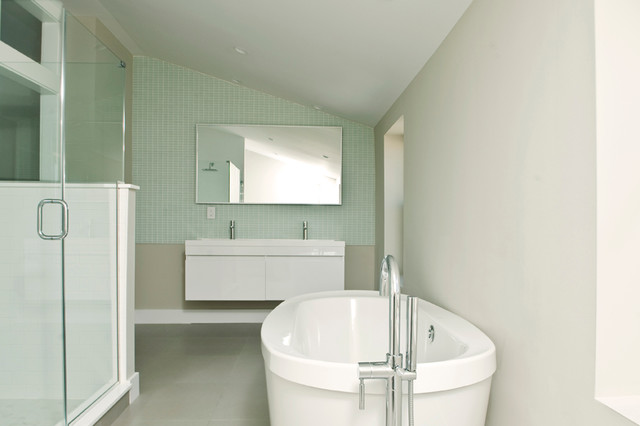 Weinstein Bath Spaces contemporary-bathroom