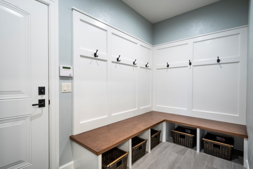Mudroom - mid-sized transitional ceramic tile mudroom idea