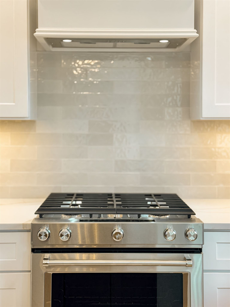 Inspiration for a modern kitchen remodel in Chicago