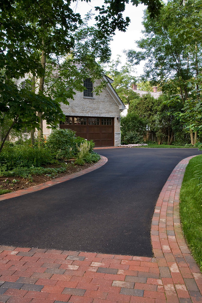 Design ideas for a mid-sized traditional courtyard shaded driveway for spring in Chicago with brick pavers.