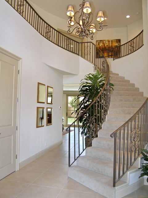 Photo of a modern entryway in Los Angeles.