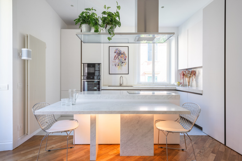 Design ideas for an eclectic kitchen in Rome.