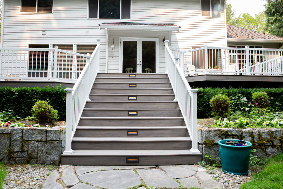 Inspiration for a modern backyard deck remodel in Seattle