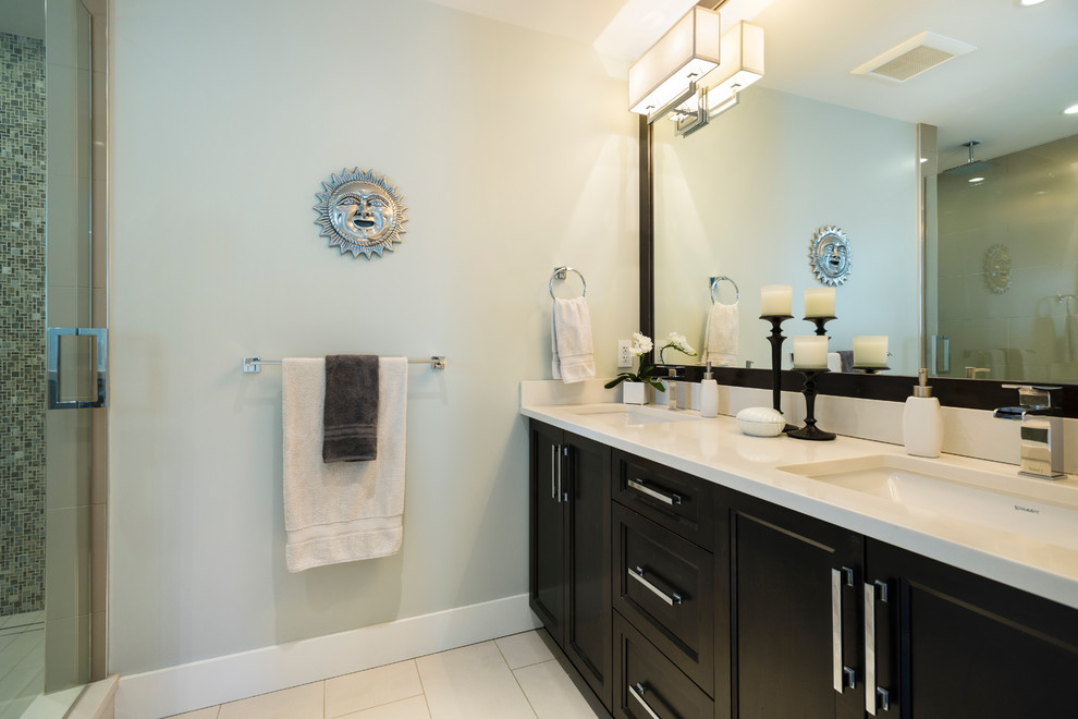 Home design - transitional home design idea in Vancouver