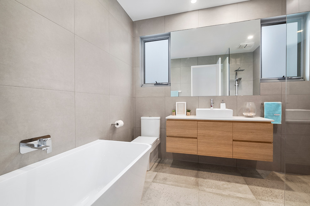 Inspiration for a mid-sized contemporary bathroom in Geelong.