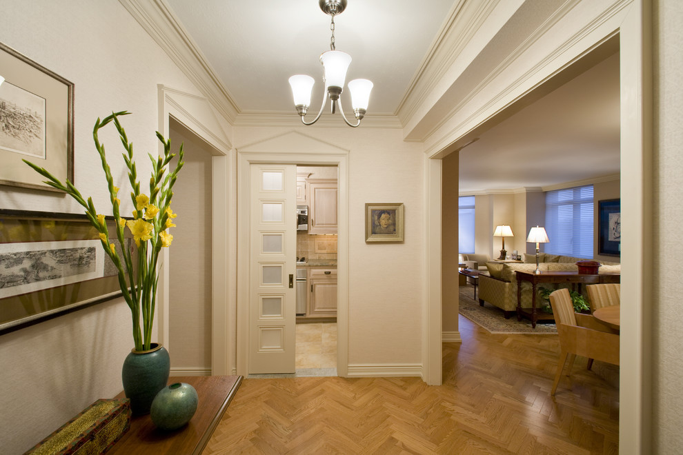 Design ideas for a traditional entryway in New York.