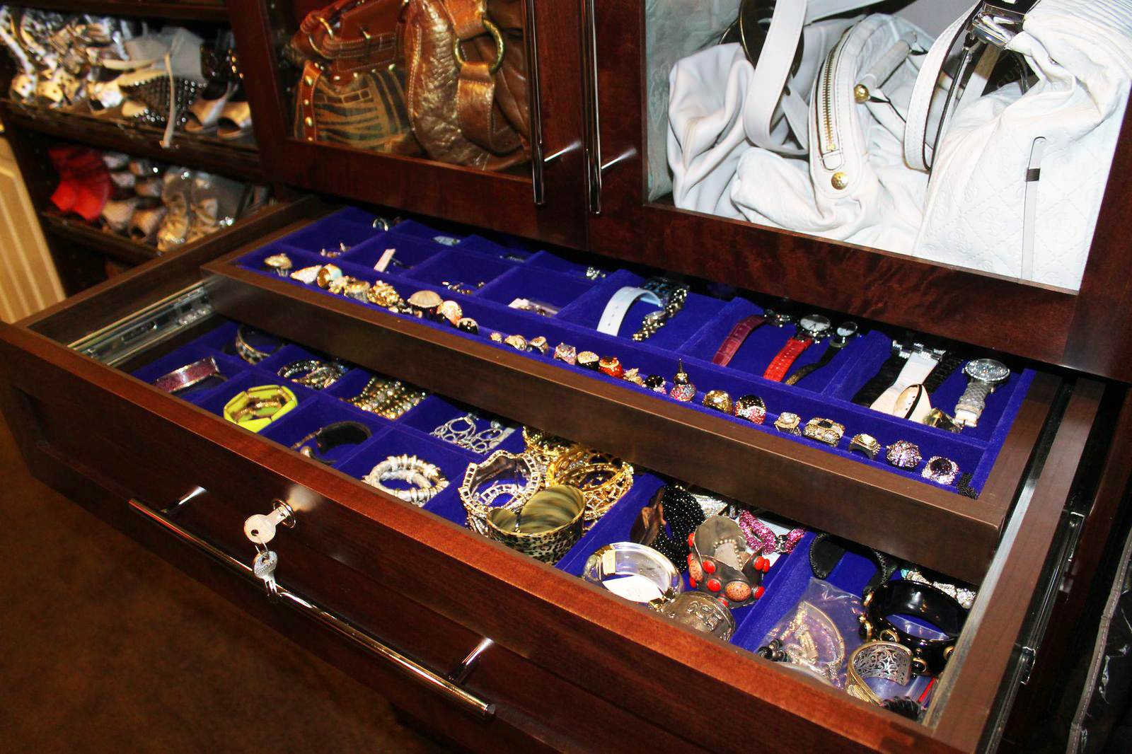 Chocolate Pear Ladies Dressing Room