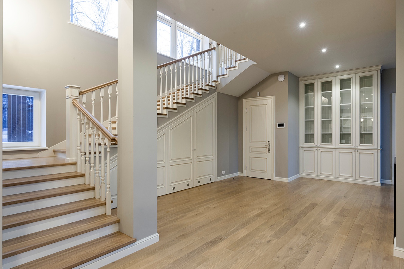 Лестница,шкафы и двери в едином стиле