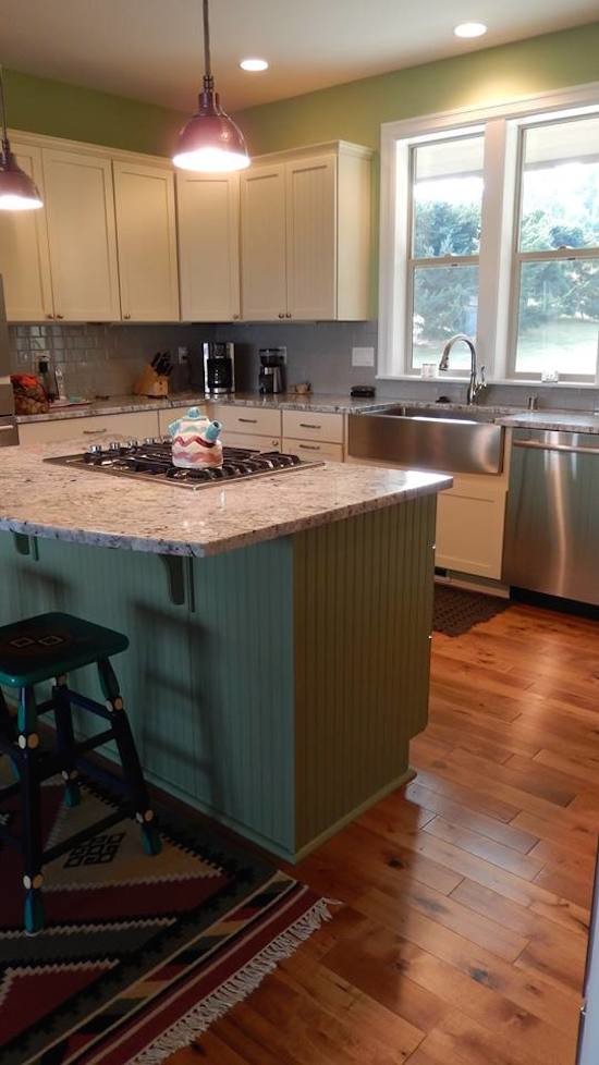 Transitional kitchen photo in Seattle