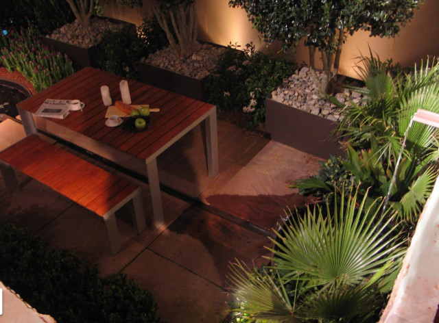 landscape lighting mid-century-patio