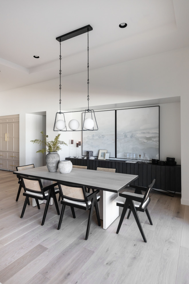 Dining room - dining room idea in Phoenix