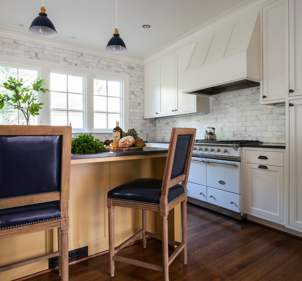 Mid-sized transitional l-shaped dark wood floor and brown floor eat-in kitchen photo in Seattle with a single-bowl sink, shaker cabinets, white cabinets, quartz countertops, white backsplash, stone tile backsplash, stainless steel appliances and an island