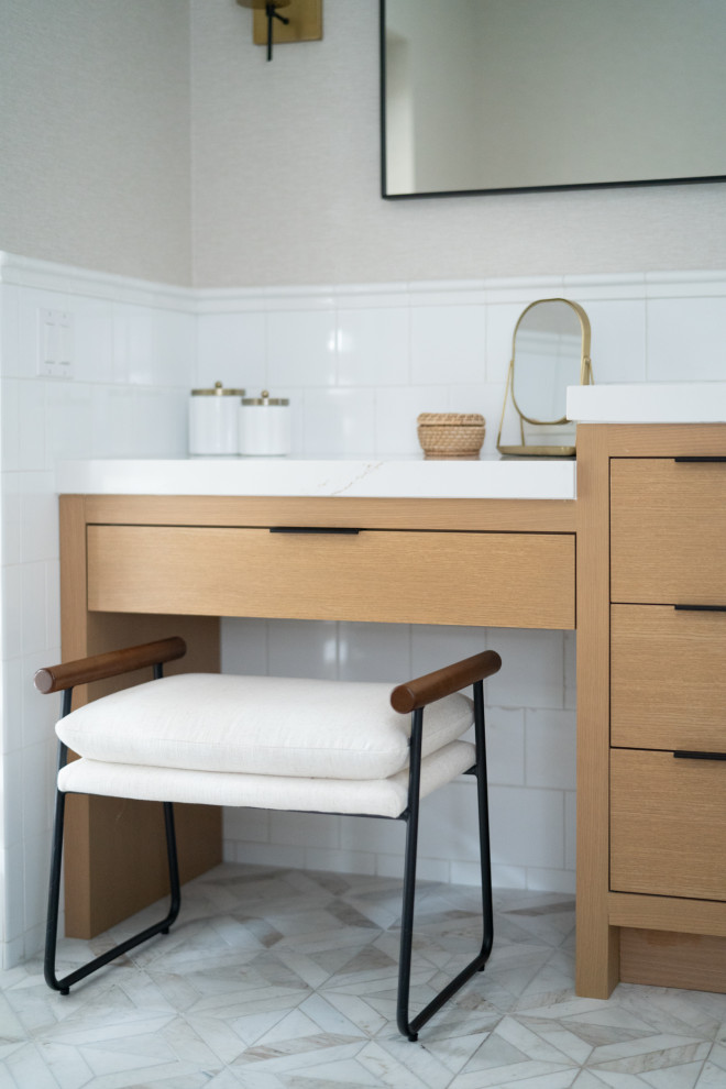 Example of a transitional home design design in Miami