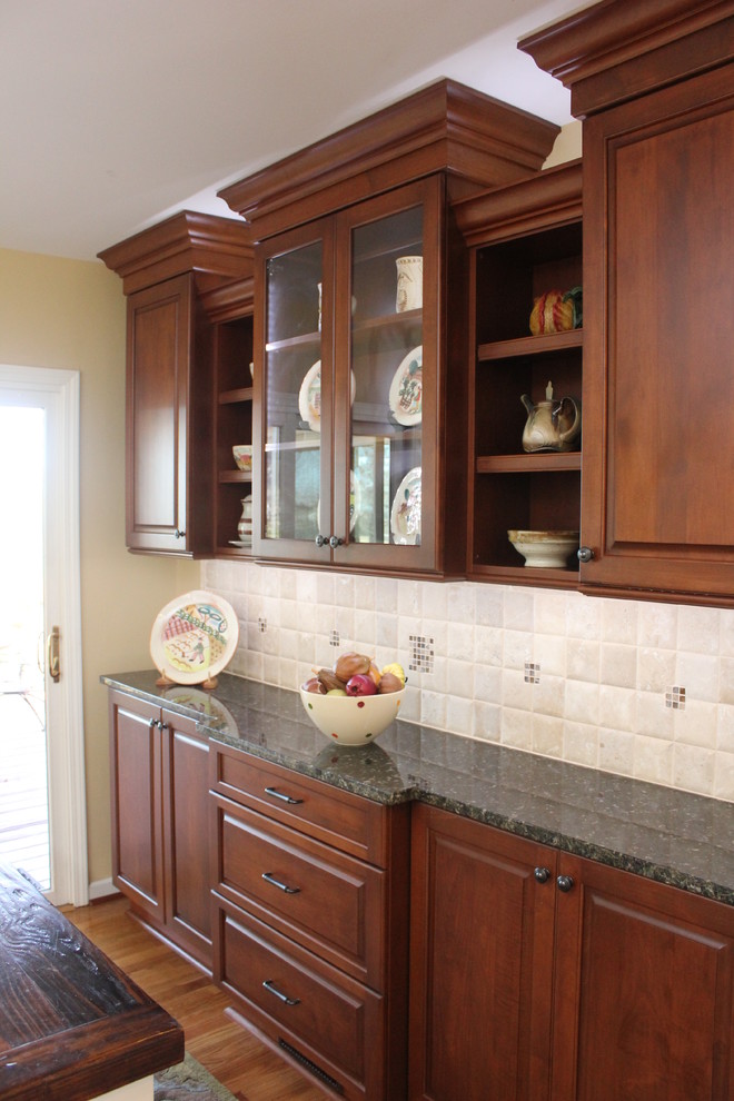 Kitchen - transitional kitchen idea