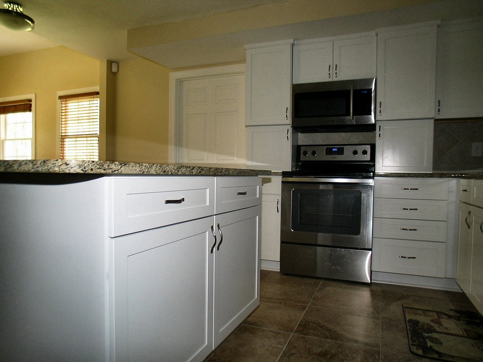 Transitional kitchen photo in Raleigh