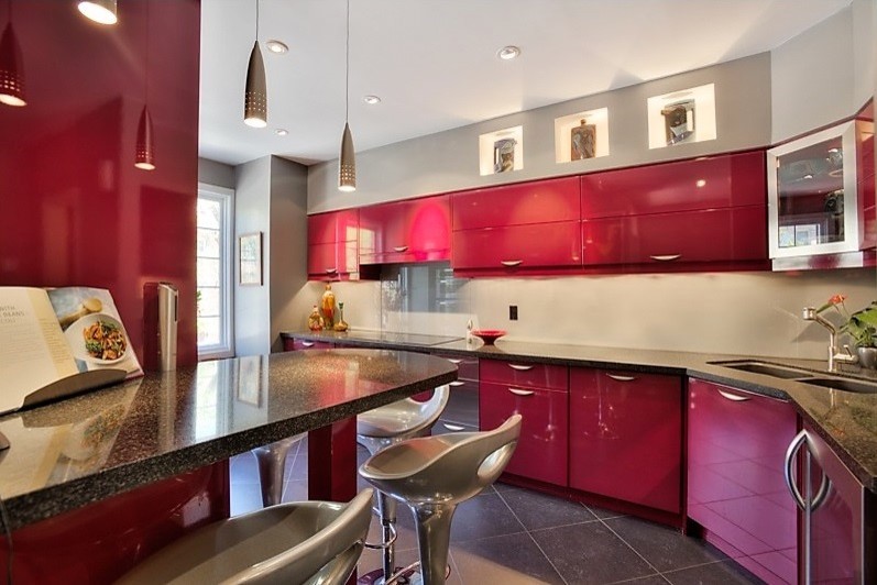 Example of a transitional kitchen design in Toronto