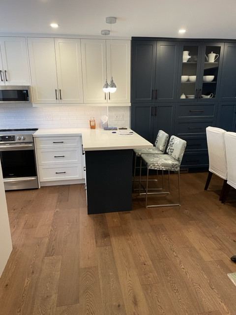 Lakeshore kitchen in Oakville townhouse