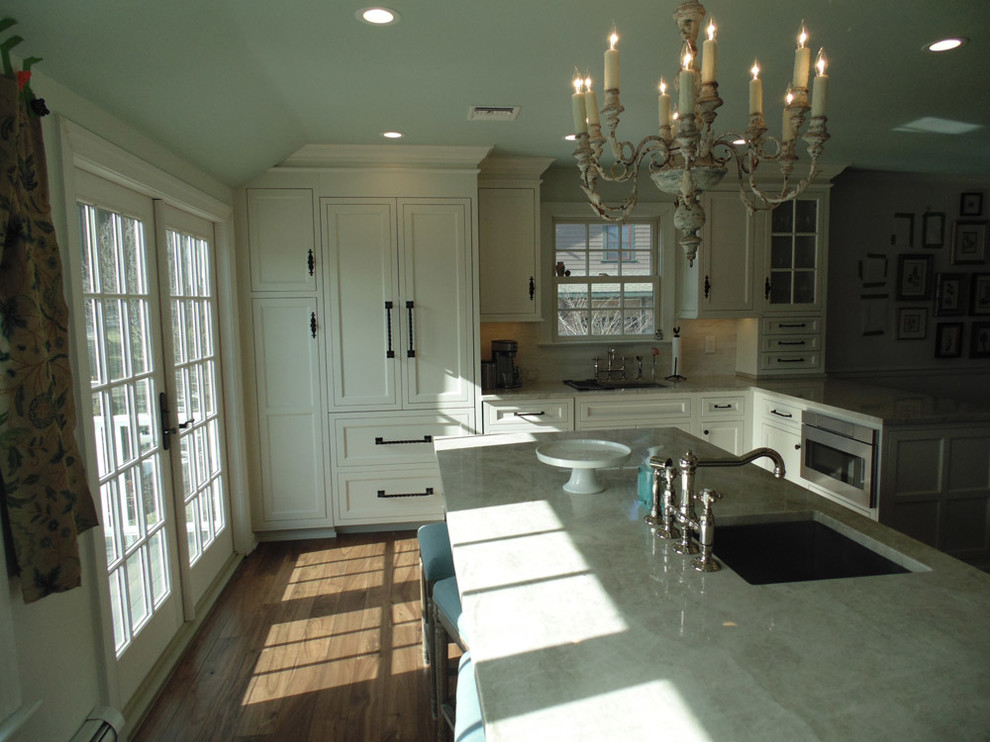 Example of a transitional home design design in New York